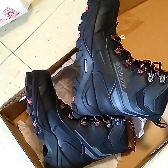 NWOT Gorgeous Columbia Bugaboot Plus IV Omni-Heat Women's 7.5 - Picture 2 of 16